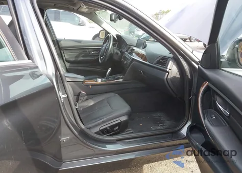 2015 BMW 328I xDrive z USA, uszkodzony, nr VIN WBA3B5C51FP652778